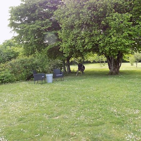 Vue Du Jardin Les Adjots Exterior foto